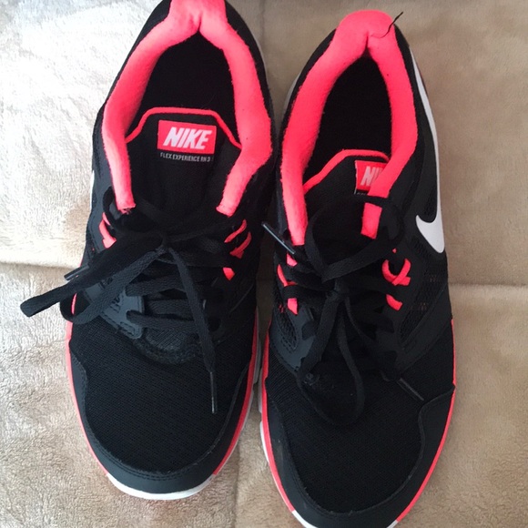 Nike - Picture 4 of 6